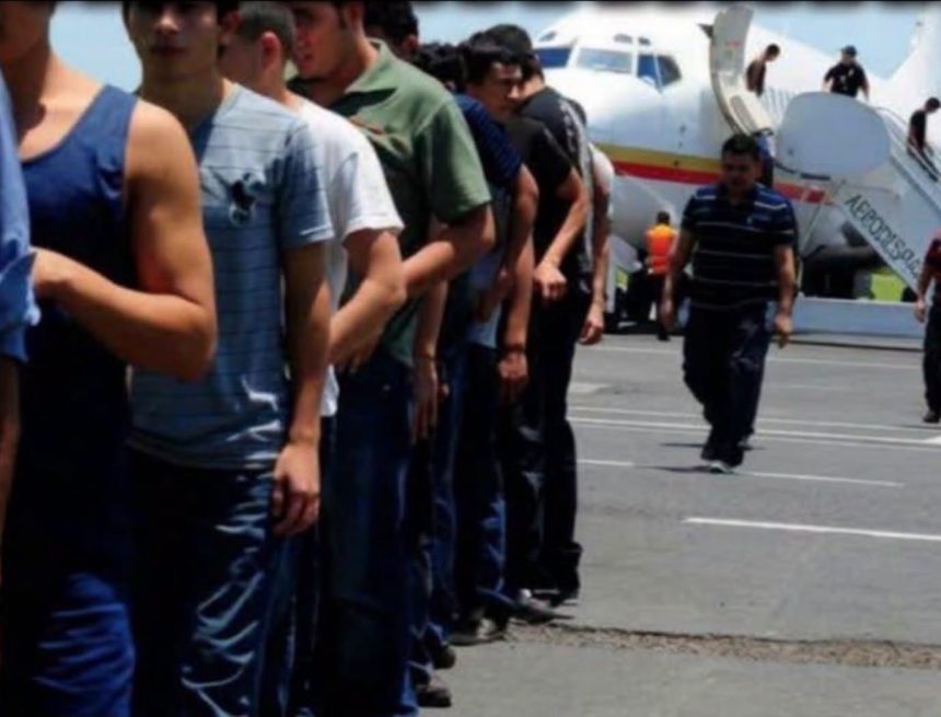 ESTADOS UNIDOS DEPORTA A 100 SALVADOREÑOS EN VUELO CON DESTINO A EL SALVADOR