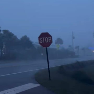 hura q HURACÁN ISAÍAS DEJA A CIENTOS DE MILES SIN ELECTRICIDAD EN ESTADOS UNIDOS