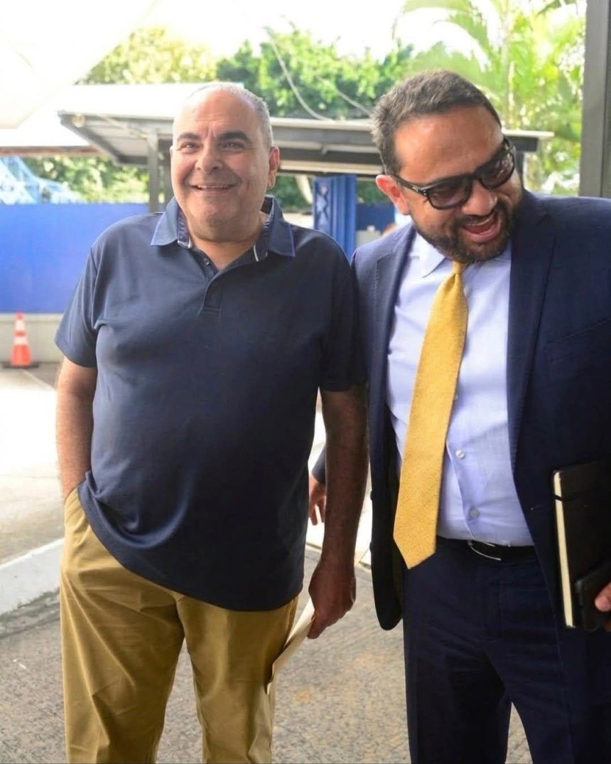 EL SALVADOR; EXPRESIDENTE TONY SACA Y SU EXSECRETARIO ÉLMER CHARLAIX REALIZAN TRÁMITES PARA RECIBIR SUS CARTAS DE LIBERTAD