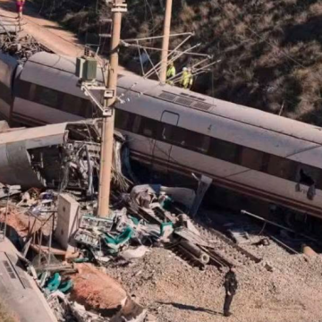 tren 2 CHOQUE ENTRE DOS TRENES DE ALTA VELOCIDAD DEJA DECENAS DE FALLECIDOS Y HERIDOS EN ESPAÑA