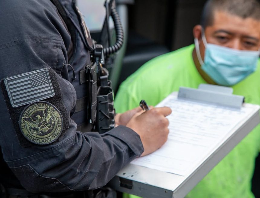 trump CORTE SUPREMA DE EE. UU. MANTIENE BLOQUEADA REGLA QUE PERMITÍA PAUSAR ALGUNOS PROCESOS DE DEPORTACIÓN